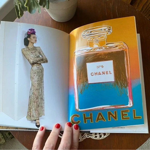 Chanel Universe of Fashion Book EUC - Picture 5 of 13